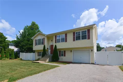 11 David St, North Providence, RI 02904
