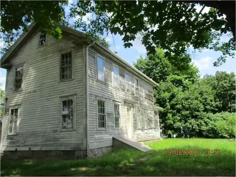 9 Jurczyk Ct, Coventry, RI 02816