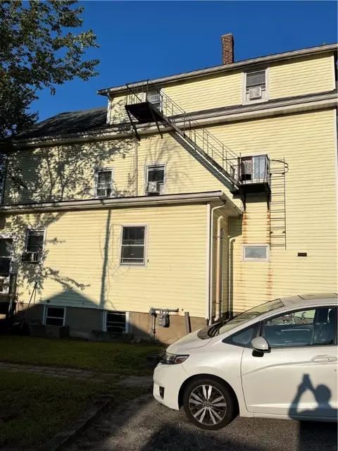 663 Bernon St, Woonsocket, RI 02895 photo 2