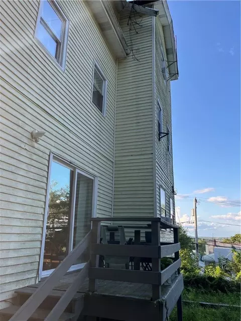 663 Bernon St, Woonsocket, RI 02895 photo 4