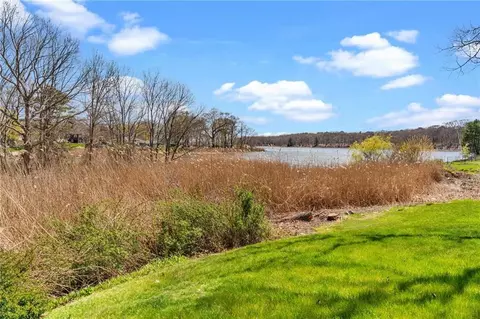 5 Canfield Ct, Warwick, RI 02889