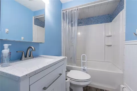 Bath - 5 Canfield Ct, Warwick, RI 02889 photo 1 of 2