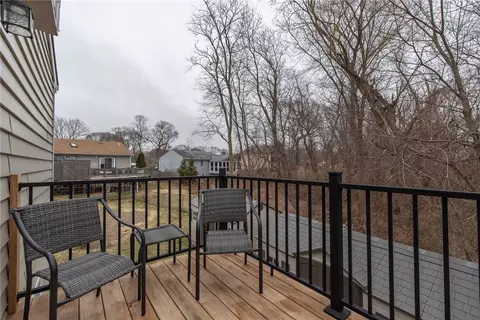 Exterior - 5 Canfield Ct, Warwick, RI 02889 photo 5 of 6
