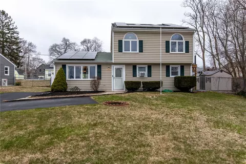 Exterior - 5 Canfield Ct, Warwick, RI 02889 photo 2 of 6
