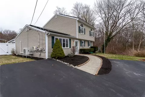 Exterior - 5 Canfield Ct, Warwick, RI 02889 photo 3 of 6