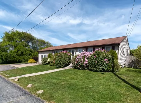5 Martin Ct, Narragansett, RI 02882