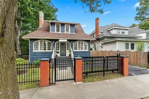 87 Farragut Ave, Providence, RI 02907
