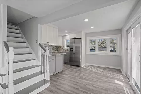 Entry Way - 104 Morse Ave, Warwick, RI 02886 photo 2 of 4