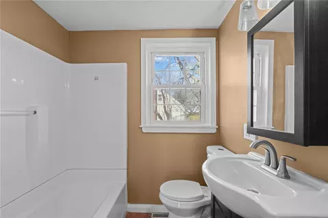Bath - 104 Morse Ave, Warwick, RI 02886 photo 1 of 2