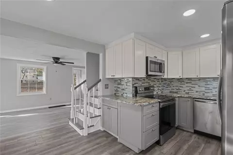 Entry Way - 104 Morse Ave, Warwick, RI 02886 photo 3 of 4