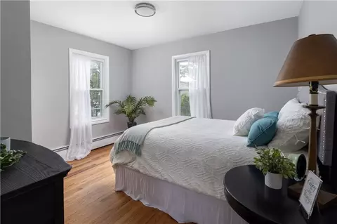 Bedroom - 207 Oak Tree Ave, Warwick, RI 02886 photo 3 of 6