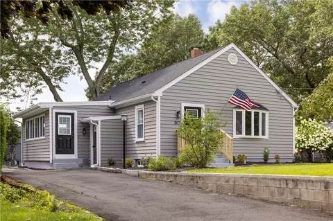 207 Oak Tree Ave, Warwick, RI 02886