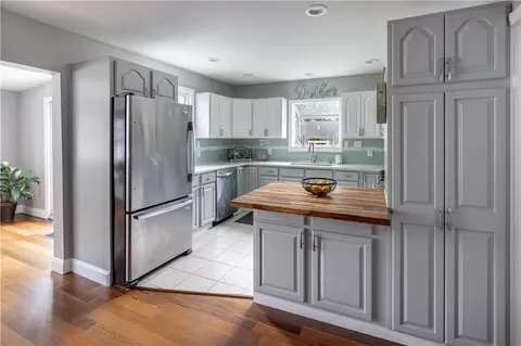 Kitchen - 207 Oak Tree Ave, Warwick, RI 02886 photo 2 of 3