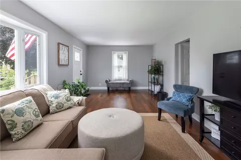 Living - 207 Oak Tree Ave, Warwick, RI 02886 photo 5 of 5