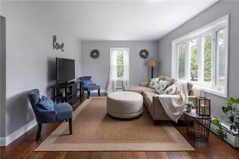 Living - 207 Oak Tree Ave, Warwick, RI 02886 photo 4 of 5