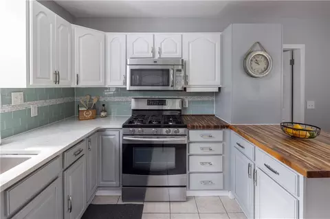 Kitchen - 207 Oak Tree Ave, Warwick, RI 02886 photo 3 of 3
