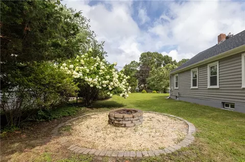 Exterior - 207 Oak Tree Ave, Warwick, RI 02886 photo 6 of 6