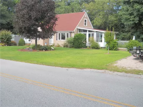 55 Oak St, Hopkinton, RI 02804