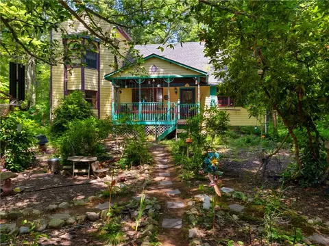 9 Bluebird Ln, Hopkinton, RI 02804