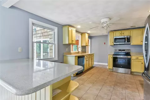 2 Plantation St, Warwick, RI 02886 photo 15