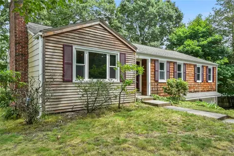 2 Plantation St, Warwick, RI 02886 photo 4