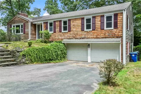 2 Plantation St, Warwick, RI 02886 photo 3