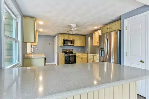 2 Plantation St, Warwick, RI 02886 photo 16