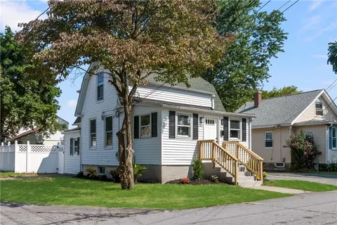 107 Greylawn Ave, Warwick, RI 02889
