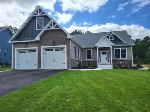 14 Sunset Lake Cir #32, Coventry, RI 02816