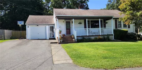 39 Hambly Rd, Tiverton, RI 02878