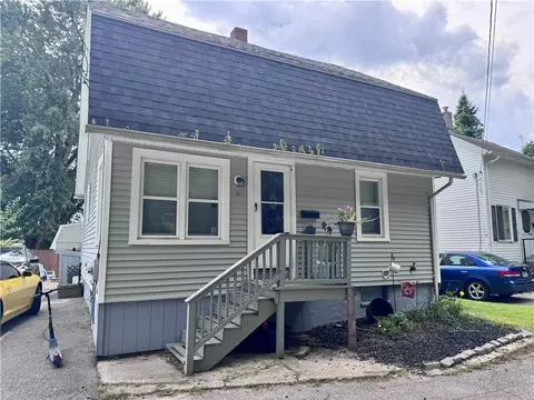 6 Lavoie Ct, West Warwick, RI 02893