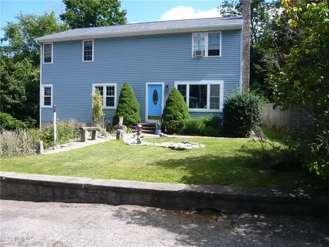 8 Mumford St, Coventry, RI 02816