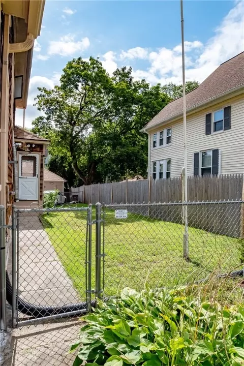 88 Coe St, Woonsocket, RI 02895 photo 7