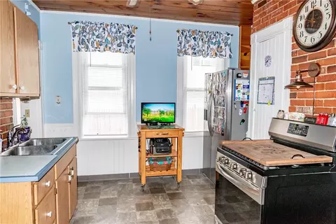 88 Coe St, Woonsocket, RI 02895 photo 15