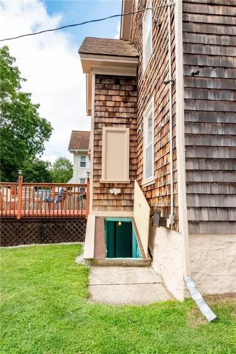 88 Coe St, Woonsocket, RI 02895 photo 5