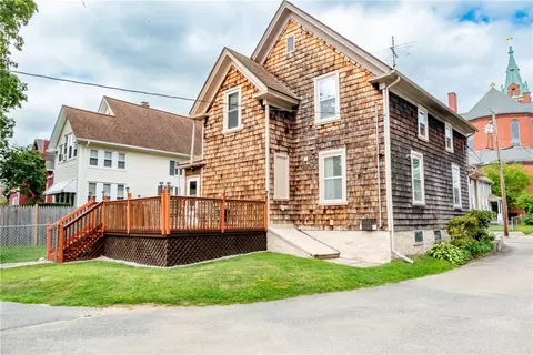 88 Coe St, Woonsocket, RI 02895 photo 3