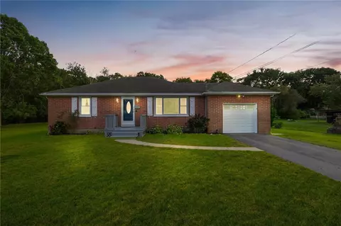 65 Central Ave, Warren, RI 02885