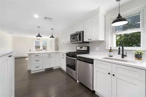 32 Oak Tree Ave, Warwick, RI 02886 photo 14