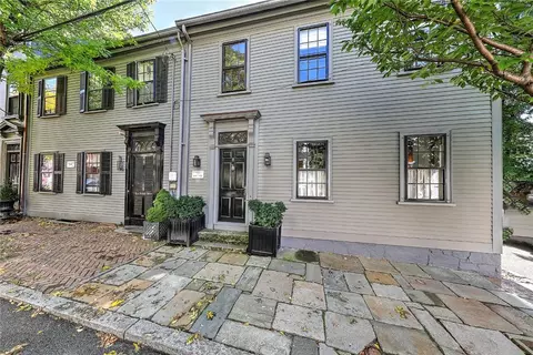 8 Arnold St, Providence, RI 02906