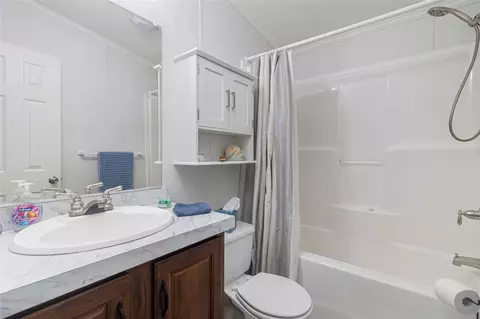 Bath - 40 Park View Dr, Glocester, RI 02814 photo 3 of 3