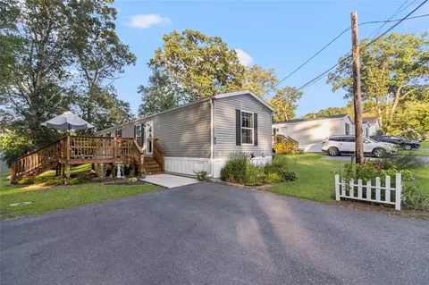 40 Park View Dr, Glocester, RI 02814