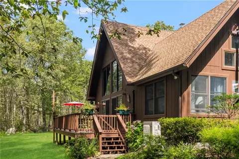 130 Collins Rd, Ashaway, RI 02804