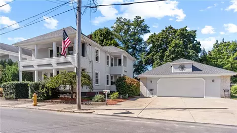 26 Bradley St, Pawtucket, RI 02861