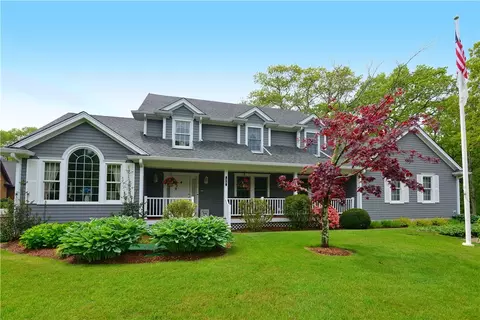 35 Thayer Ave, Narragansett, RI 02882