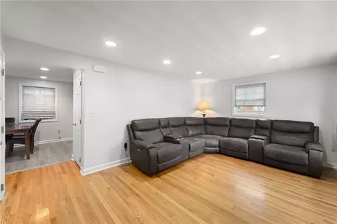 14 Meredith Dr, Coventry, RI 02816 photo 3