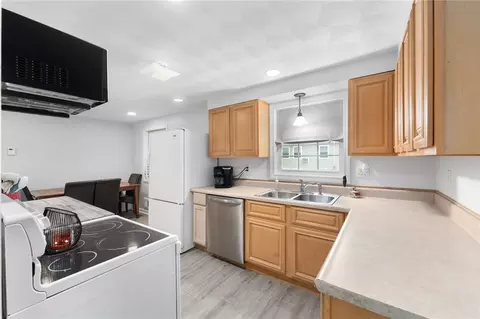 14 Meredith Dr, Coventry, RI 02816 photo 8