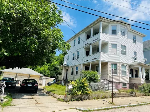 19 Vale St, Providence, RI 02908