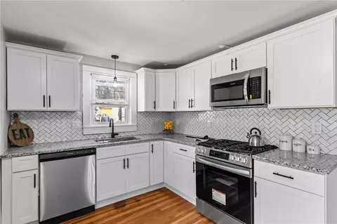 19 Gordon Ave, Warwick, RI 02889