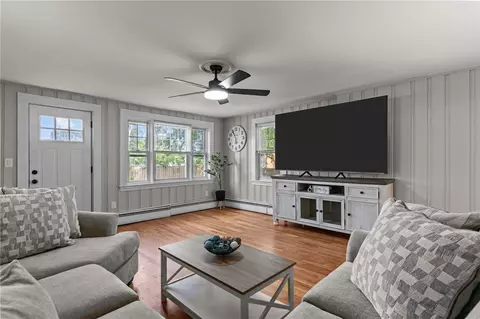 19 Gordon Ave, Warwick, RI 02889 photo 4