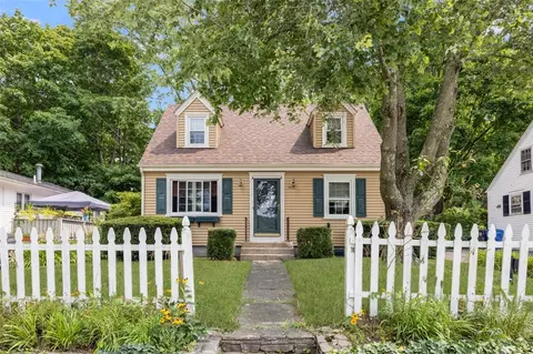 2036 Cranston St, Cranston, RI 02920